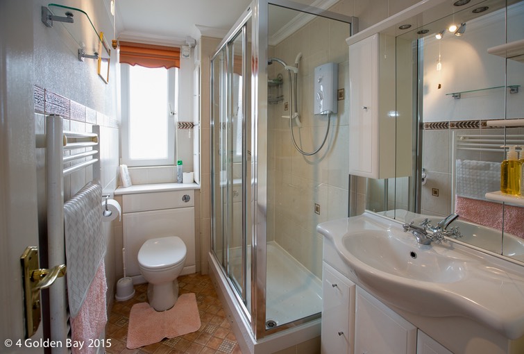 4 Golden Bay Mansions - Photos - Bathroom