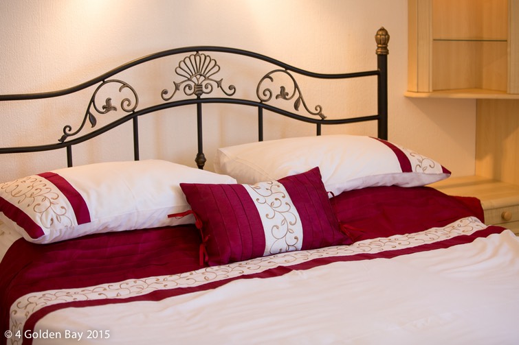 4 Golden Bay Mansions - Photos - Master Bedroom detail